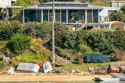 Image de Unique Waterfront Retreat