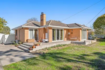 Image de 200 metres from main street