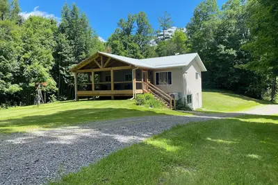 Image de Home/Cottage near Calabogie with 40 acres. 5 min from White Lake boat launch.