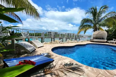 Image de Beautiful Water Views! Private Pool, Boat Slip, Bikes, Games & More!