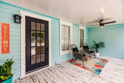 Image de 5 Min walk to Downtown, Pier 22, And the Riverwalk!