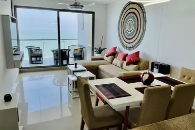 Image de Modern Beachfront Front apartment