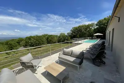 Image de Villa neuve avec vue phénoménale et très belle piscine