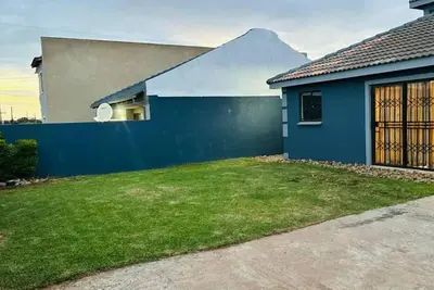 Image de Modern Airb&b with Wi-Fi Soweto near famous entertainment sites.