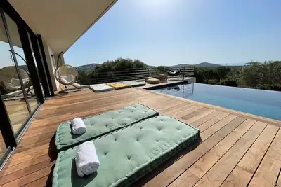 Image de Extraordinaire villa avec vue mer et piscine