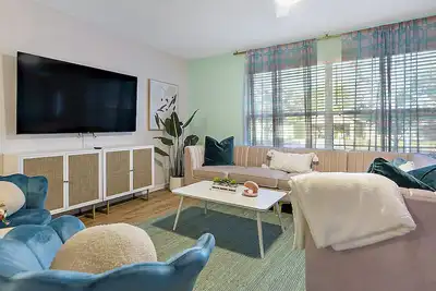 Image de 8 Min to Beach! Heated Pool, Fire Pit, Game Room