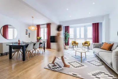 Marina Beach: 6 Pax Appartement supérieur. Vues partielles sur la mer. Deuxième ligne de plage