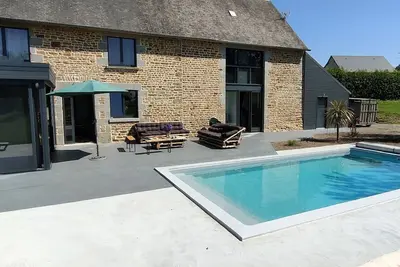 Image de Maison de campagne avec piscine et spa