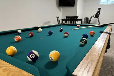 Image de Game Room | Pool Table | Foosball|Family Focused|