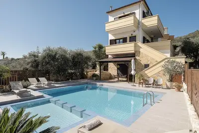 Image de Big Villa - Private Pool - Garden & View - Bbq
