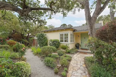 Image de 3882 Secret Garden Cottage - Near Downtown, Available for Extended Stays!