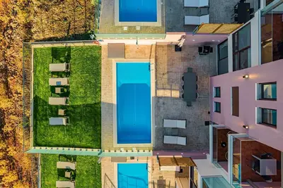 Image de Maison de vacances Stalos pour 1 - 10 personnes avec 4 chambres à coucher - Maison jumelée