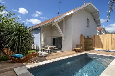 Image de Ravissante maison idéalement située - Piscine - Climatisation - Wifi -3 chambres