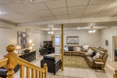 Image de Aces & Eights | 5 Bed, 3 Bath
