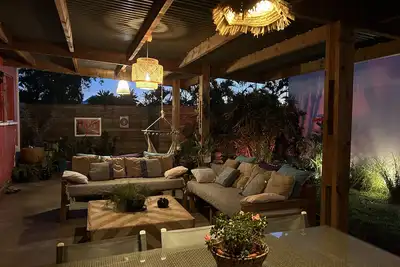 Image de Air-conditioned villa in the city center 10 minutes from the lagoon on foot.