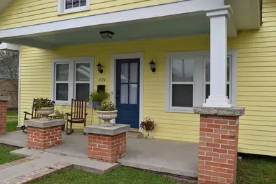 Image de \"Henrietta's Magnolia\" Located 2 1/2 blocks from historic downtown Breaux Bridge