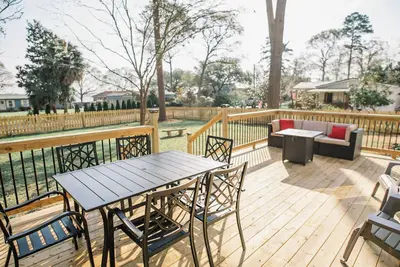 Image de Kindred Spirits Retreat at Lake Marion - Pet Friendly Getaway Minutes from I-95!