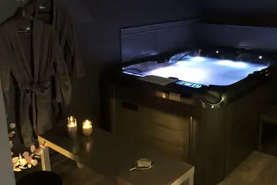 Image de Propriété avec piscine chauffée, spas, sauna & hammam