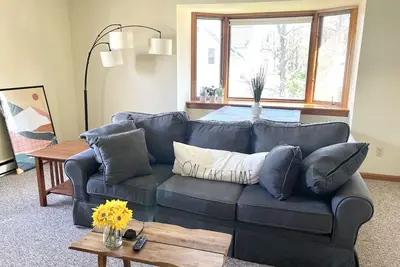 Image de Sunny Tree Top 2br Next to Bowdoin Downtown Brunswick