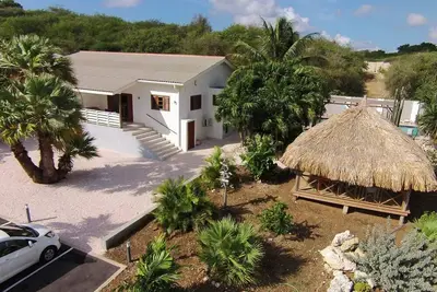 Image de Luxury bungalow Bougainvillea on gated resort, minutes from the beach