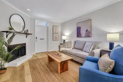 Image de Unbeatable Location Just Steps to Forsyth Park w/ Parking by Lucky Savannah