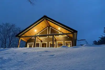 Image de Charming and Spacious Riverfront Bethel Ski Home!