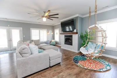 Image de Sojourn Baycation 4 Br Beach House