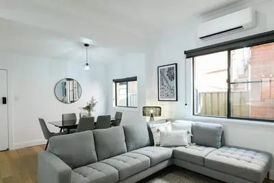 Image de Hidden Cbd Gem - Sleek & Stylish, Sleeps 5