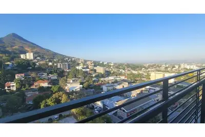 Image de Apartment with 4 bedrooms and 3. 5 bathrooms. Only 2 air conditioners.