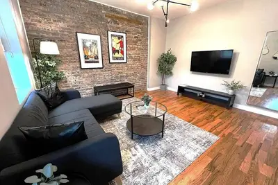 Image de Spacious 4br in Chicago w\/ Laundry!