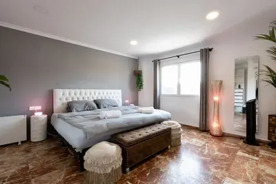Image de Immense maison sur 2 étages proche de la plage, de l'Oceanografic et du Turia
