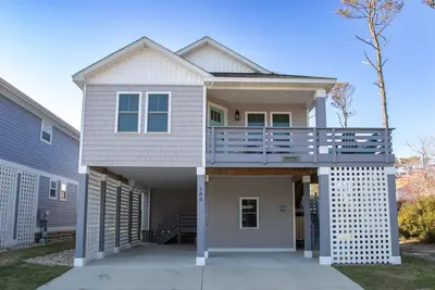 Image de 1 block from the Sound! Close to the Beach. Linens and Bath Towels included!
