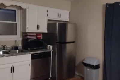 Image de Centrally located Townhouse close to Cable Dahmer Arena and Independence mall. .