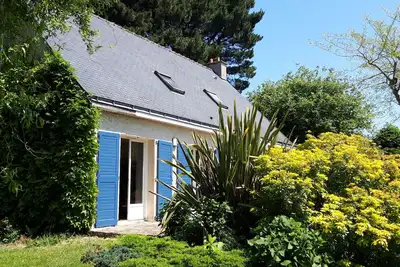 Image de Maison de famille au calme, entourée d'un jardin arboré et clos.