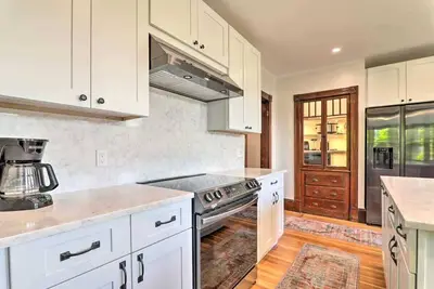 Image de Close to Downtown and Family-Friendly!
