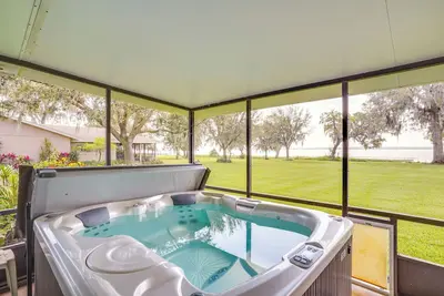 Image de Cozy Frostproof Escape w/ Private Hot Tub!