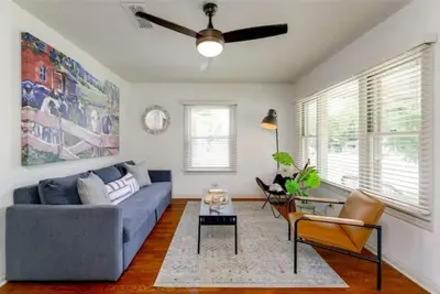 Image de River, Wine, Hot Tub, 2 King Beds, Large backyard