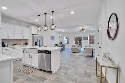 Image de Gorgeous New Townhome/ Charlotte!