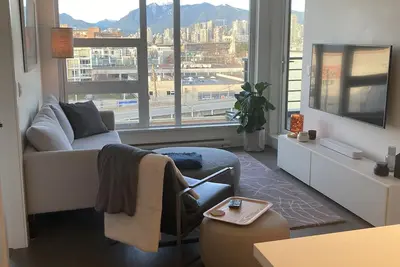 Image de Bright two bedroom Kitsilano condo-Crazy city views!