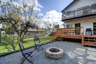 Image de T1: Vibrant Villa: Bold and Fun