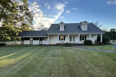 Image de Caretakers Cottage with pool