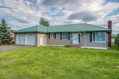 Image de InTown Lake House - downtown Rangeley home on the Lake