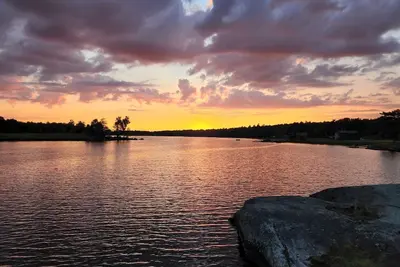 Image de Brand new lakefront, sunset facing Muskoka cottage!