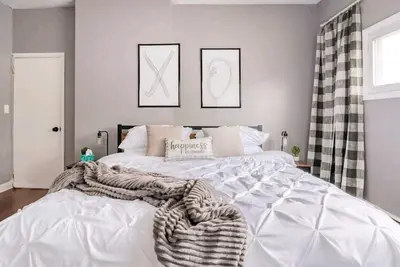 Image de New! ! King bed  Apt. in the heart of the city!