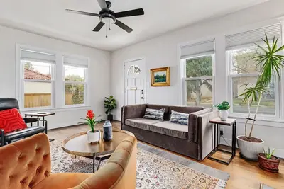 Image de Cozy Unit + Minutes to Downtown - Ivory Ii