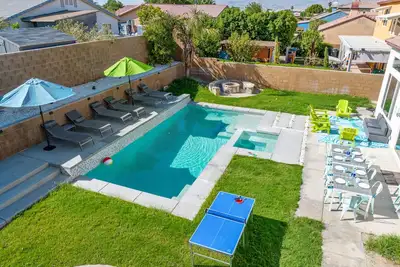 Image de Resort_Pool_Spa with Mt Views-Arcade-Games at Desert Heath