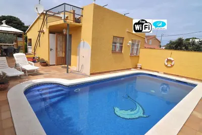 Image de Agréable maison, piscine privée à 750m de la mer