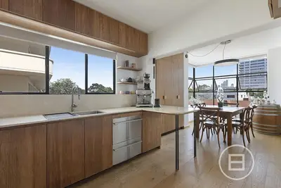 Image de Across From Grand Prix Track Luxury Art Deco 2bdr Apartment