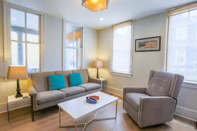 Image de Walk to Upper King! Renovated Kitchen, Double Piazzas. Original Charleston Home Experience.