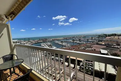 Image de Charmant studio climatisé avec wifi et parking à 100m de la plage